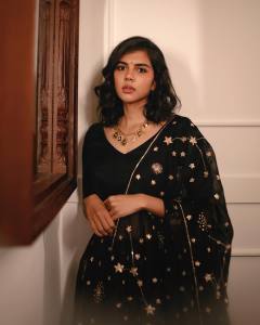 kalyani-priyadarshan-new-photos-in-black-dhavani-003