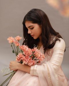 kalyani-priyadarshan-new-photos-in-churidar-with-flowers-004