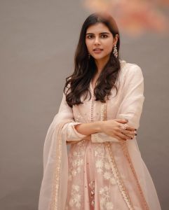 kalyani-priyadarshan-new-photos-in-churidar-with-flowers-006