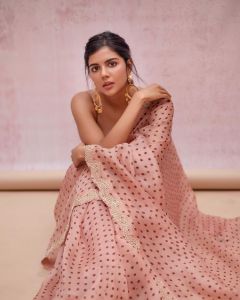 kalyani-priyadarshan-new-photos-in-dot-printed-saree-001