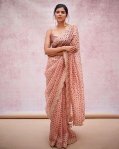 kalyani-priyadarshan-new-photos-in-dot-printed-saree-002