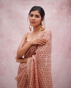 kalyani-priyadarshan-new-photos-in-dot-printed-saree-003