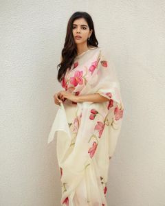 kalyani-priyadarshan-new-photoshoot-in-white-saree-002