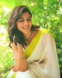 actress-kalyani-priyadarshan-new-photos-in-kerala-white-saree-with-golden-border-002