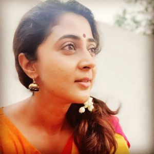 actress-kaniha-saree-photos-hd-001