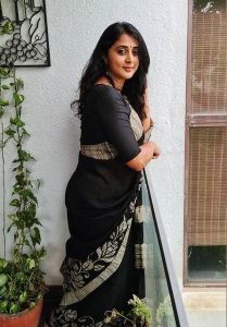 actress-kaniha-saree-photos-hd-002