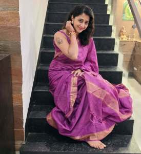 kaniha-in-rich-vibrant-shade-of-magenta-accented-with-metallic-gold-or-copper-detailing-saree-photos-001
