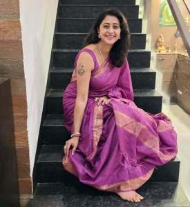 kaniha-in-rich-vibrant-shade-of-magenta-accented-with-metallic-gold-or-copper-detailing-saree-photos-002