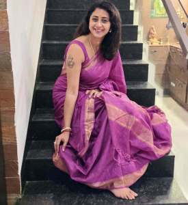 kaniha-in-rich-vibrant-shade-of-magenta-accented-with-metallic-gold-or-copper-detailing-saree-photos
