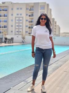 kanika-in-blue-jesna-and-white-tshirt-style-photos