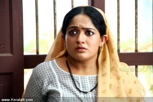 8335kavya_madhavan_pics_01-005