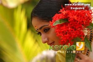 9174kavya_madhavan_pics_01