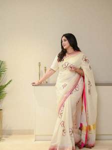 kavya-madhavan-in-Off-white-raditional-Kerala-inspired-modern-Saree-hand-embroidered-Matching-cream-colored-elbow-length-blouse-002