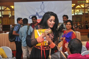 kavya-madhavan-photos-00221