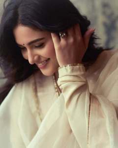 kayadu-lohar-in-Muted-ivory-off-white-and-pale-gold-tones-Elegant-ethnic-Sharara-and-softly-defined-eyes-with-thin-black-eyeliner-and-nude-pink-satin-lipstick-001