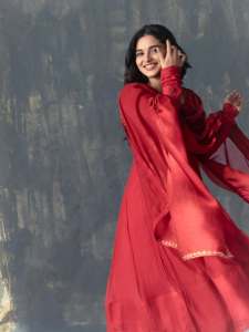kayadu-lohar-in-Red-churidar-photos-001