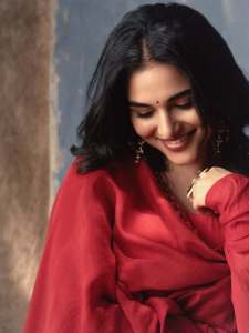 kayadu-lohar-in-Red-churidar-photos
