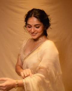 kayadu-lohar-in-elegant-lehenga-in-light-colour-for-function-pics