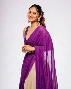 kayadu-lohar-in-half-saree-004