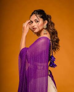 kayadu-lohar-in-half-saree-005