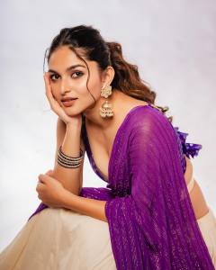 kayadu-lohar-in-half-saree-007