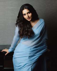 kayadu-lohar-in-light-blue-saree-with-long-sleev-blouse-ideas-photos-003