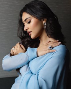 kayadu-lohar-in-light-blue-saree-with-long-sleev-blouse-ideas-photos-004