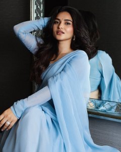 kayadu-lohar-in-light-blue-saree-with-long-sleev-blouse-ideas-photos