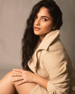 kayadu-lohar-in-long-coat-dress-photos-001