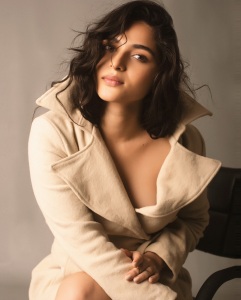 kayadu-lohar-in-long-coat-dress-photos-002