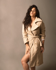 kayadu-lohar-in-long-coat-dress-photos-004