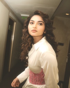kayadu-lohar-in-party-look-ideas-photos-001