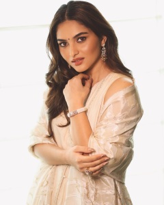kayadu-lohar-in-party-wear-classy-look-churidar-designs-photos