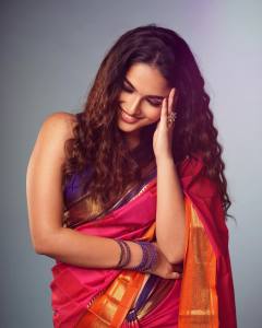 kayadu-lohar-in-pattu-saree-photos-latest-007