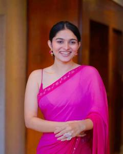 kayadu-lohar-in-pink-saree-002