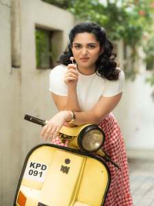 kayadu-lohar-in-simple-makeup-look-with-trending-ornaments-and-dress-outfit-ideas-photos-016