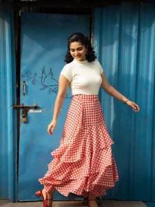 kayadu-lohar-in-simple-makeup-look-with-trending-ornaments-and-dress-outfit-ideas-photos-017