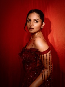 kayadu-lohar-in-wine-red-fashion-outfit-for-party-photos-001