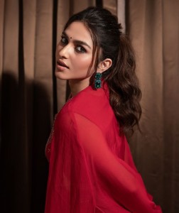 kayadu-lohar-in-wine-red-fashion-outfit-for-party-photos-006