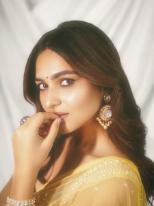 kayadu-lohar-in-yellow-anarkali-dress-photos-001