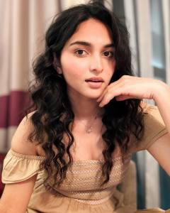kayadu-lohar-latest-photos-and-makeup-004