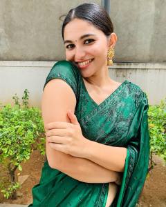kayadu-lohar-latest-photos-in-green-saree-001