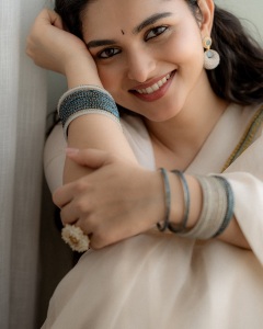 kayadu-lohar-saree-photos-004