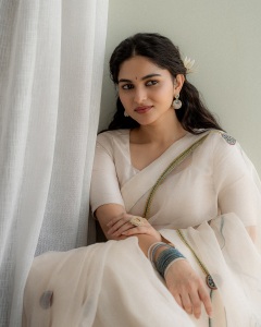 kayadu-lohar-saree-photos-010