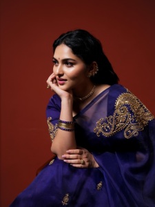kayadu-lohar-saree-photos-011