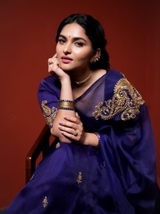 kayadu-lohar-saree-photos-013