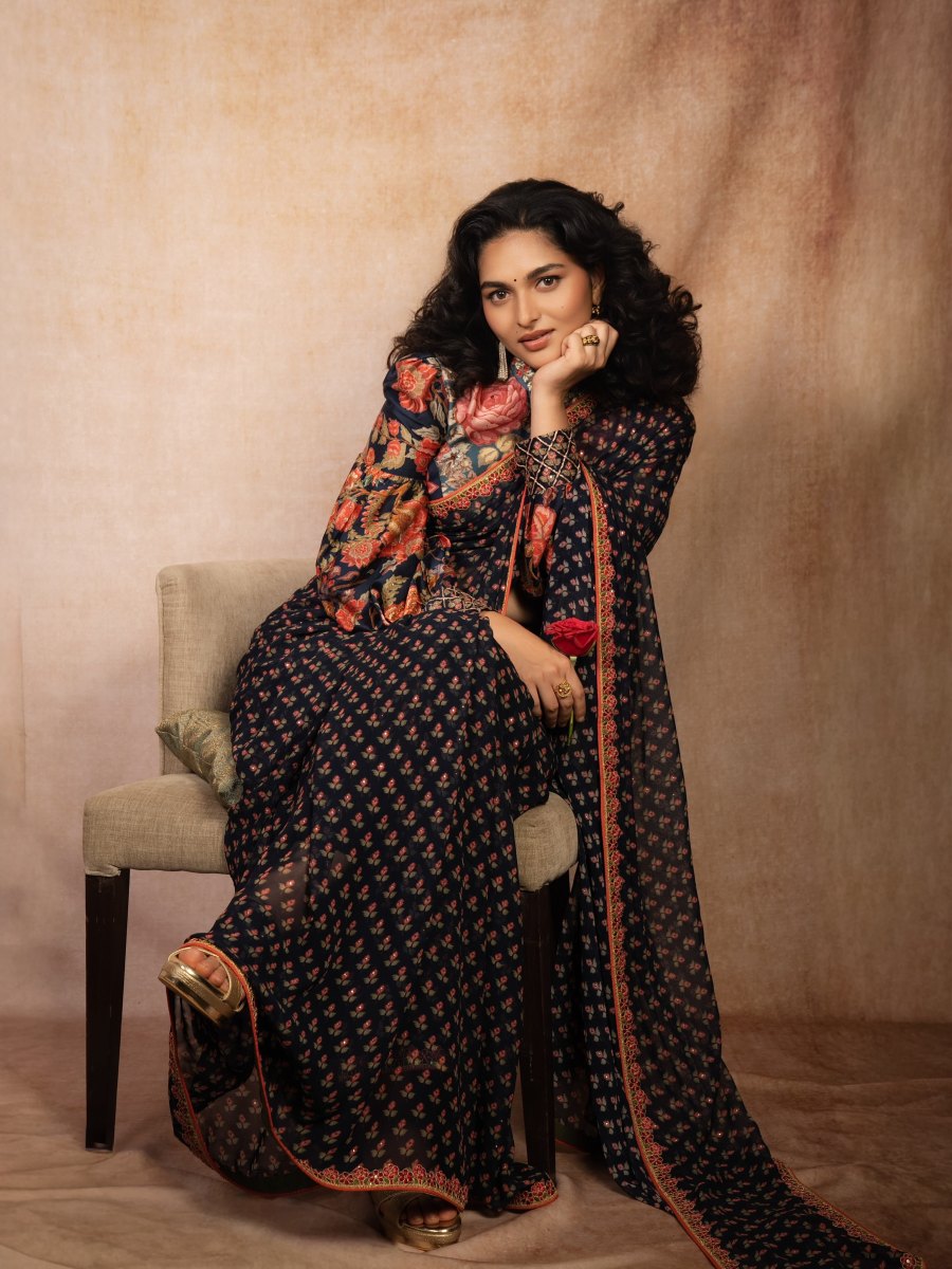 kayadu-lohar-in-simple-makeup-look-with-trending-ornaments-and-dress-outfit-ideas-photos-009