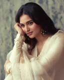 kayadu-lohar-in-Muted-ivory-off-white-and-pale-gold-tones-Elegant-ethnic-Sharara-and-softly-defined-eyes-with-thin-black-eyeliner-and-nude-pink-satin-lipstick-003