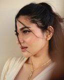 kayadu-lohar-in-simple-makeup-look-with-trending-ornaments-and-dress-outfit-ideas-photos-004