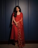 kayadu-lohar-in-simple-makeup-look-with-trending-ornaments-and-dress-outfit-ideas-photos